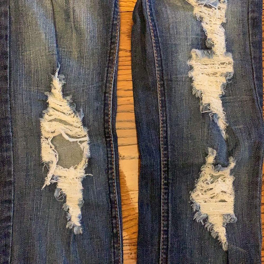Distressed jeans - Picture 2 of 4